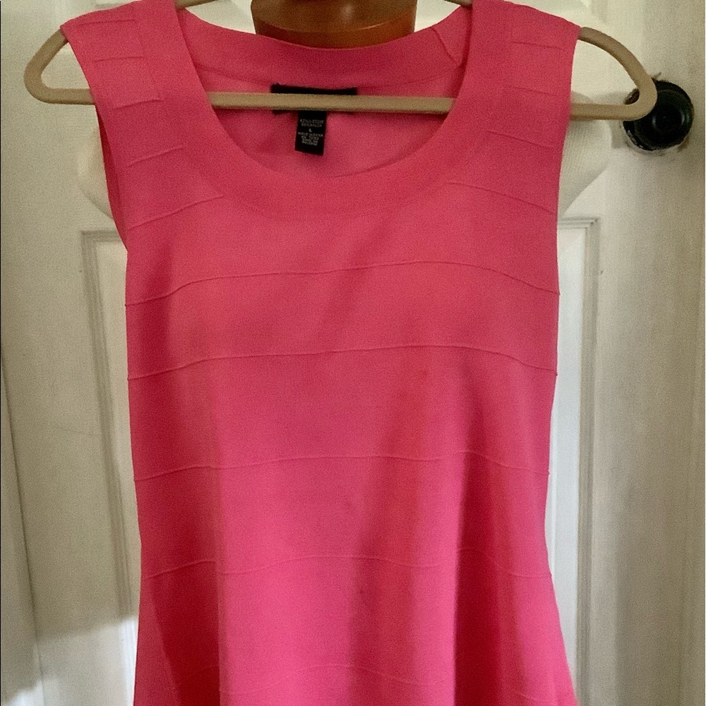 Cable & Gauge  woman’s sleeveless top
